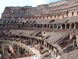 Vue sur les arènes à intérieur du Colisée