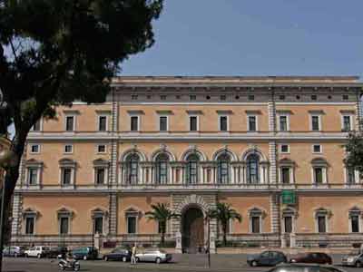 Façade principale du palais Maxime