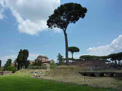 Eglise de San Bonaventura al Palatino située sur le plus haut sommet de la colline du Mont Palatin