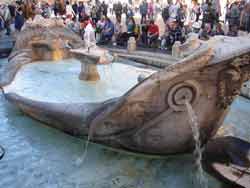 Fontaine de la Barcaccia sur la place d'Espagne à Rome