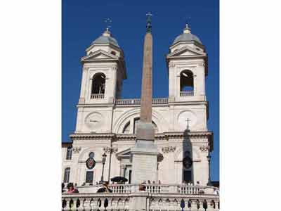 Gros plan sur la chiesa della Trinità dei Monti