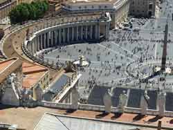 Première moitié de la place Saint-Pierre de Rome