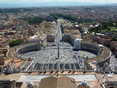 Panorama de la place Saint-Pierre depuis le dôme de la basilique Saint-Pierre au Vatican