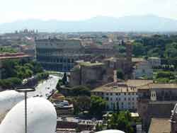 Vue sur le Colisée depuis le toit-terrasse du Vittoriano, Rome