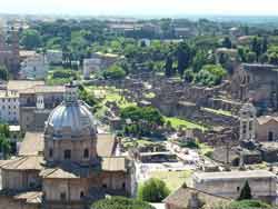 Panorama sur le Forum romain depuis la terrasse panoramique du monument à Victor-Emmanuel II, Rome