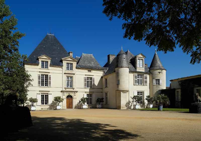Façade du château Haut-Brion, grand cru classé de Pessac-Léognan, près de Bordeaux