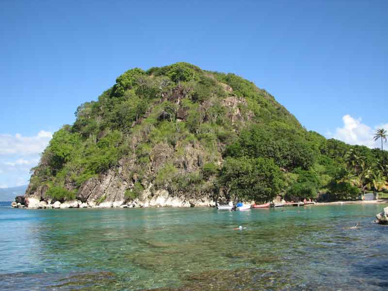 Crique du Pain de Sucre aux Saintes, spot de snorkeling réputé pour ses fonds marins (Guadeloupe)