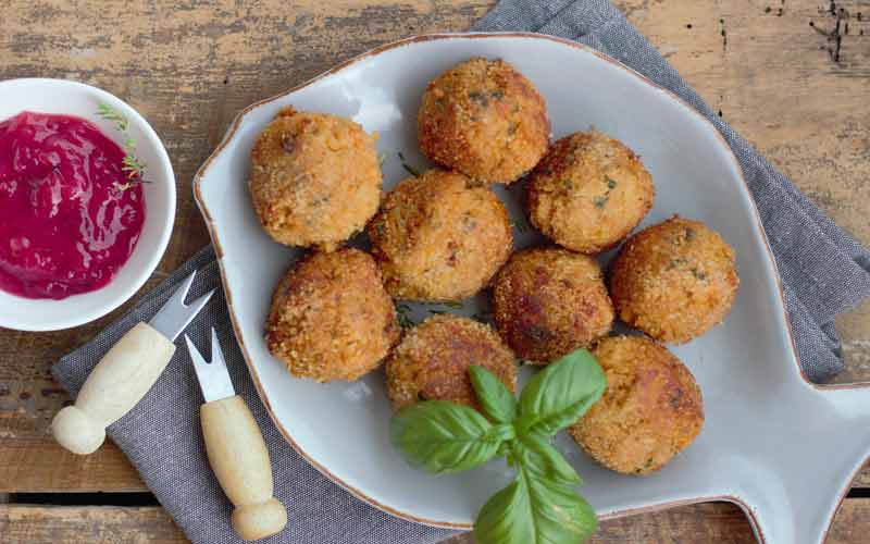 Köttbullar, boulettes de viande (plat suédois emblématique)