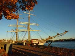 Bateau Briggen Tre Kronor sur l'île de Kastellholmen à Stockholm