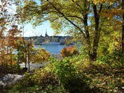 Promenade dans le Batteriparken sur l'île de Skeppsholmen