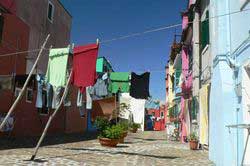 Linge qui sèche dans les rues de Burano