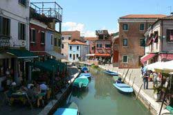 Promenade Fondamenta San Mauro sur l'île de Burano, Venise