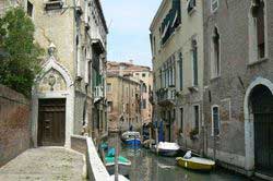 Eglise de San Canciano ou San Canziano : petite église dans le quartier de Cannaregio à Venise