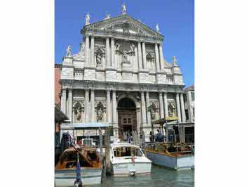 Façade de l'église Santa Maria di Nazaret ou église des Déchaussés (chiesa degli Scalzi en italien), Venise, Italie.