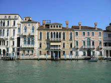 Palais le long du Grand Canal, principale artère maritime qui traverse Venise