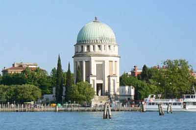 Tempio Votivo della pace di Venezia sur l'île du Lido à Venise
