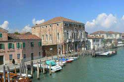 Palazzo Da Mulla, bâtiment de style gothiquo-vénitien construit vers le XVe ou le XVIe siècle, Murano (Venise)