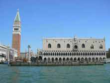 Vue sur le palais des Doges et le Campanile depuis le Grand Canal