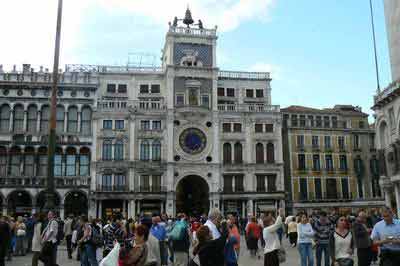 Tour de l'horloge sur la place Saint-Marc, Venise