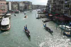 Vue sur le Grand Canal depuis le pont du Ralto