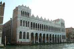 Entrepôt des Turcs (Fondaco dei Turchi) : édifice de style vénéto-gothique situé dans le quartier de Santa Croce, le long du Grand Canal à Venise en Italie