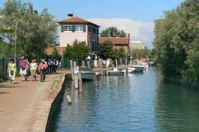 Canal central et rue della Rosina, Torcello, lagune vénitienne