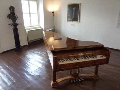 Piano dans la maison de Beethoven à Vienne (Autriche)