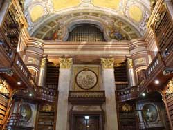 Intérieur de la bibliothèque nationale de Vienne (Autriche)