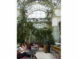 bar dans un bâtiment en verre de style Art nouveau, Burggarten (Vienne, Autriche)