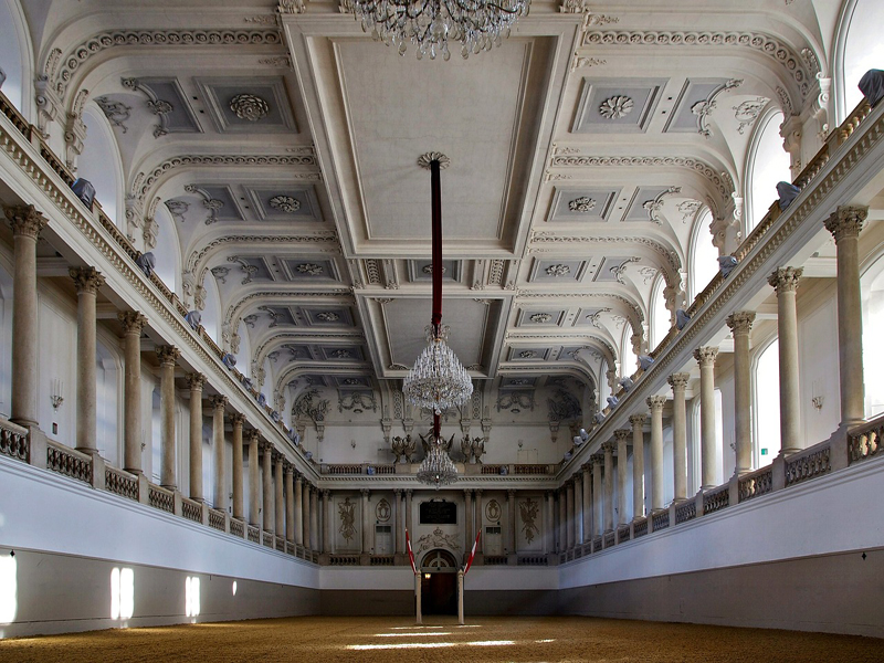 Manège de style baroque de l'école d’équitation espagnole de Vienne (Autriche)