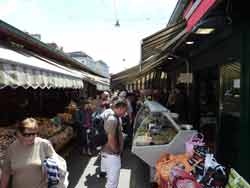 Allée du Naschmarkt à Vienne