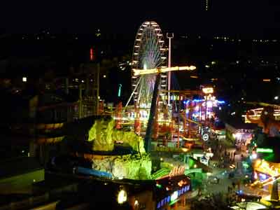 Parc d'attractions du Prater vu d'un immeuble voisin (Vienne)