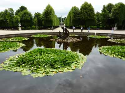 Fontaine sur l'Obeliskallee, jardins du château de Schönbrunn, Vienne