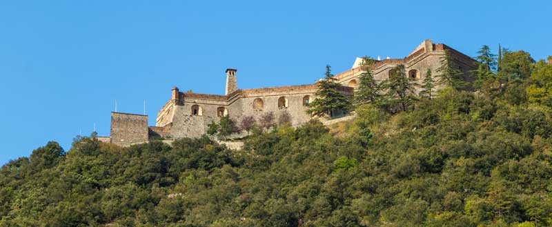 Fort Libéria perché au-dessus de Villefranche-de-Conflent, dans les Pyrénées catalanes