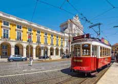 Tramway sur la praça do Comércio, Lisbonne