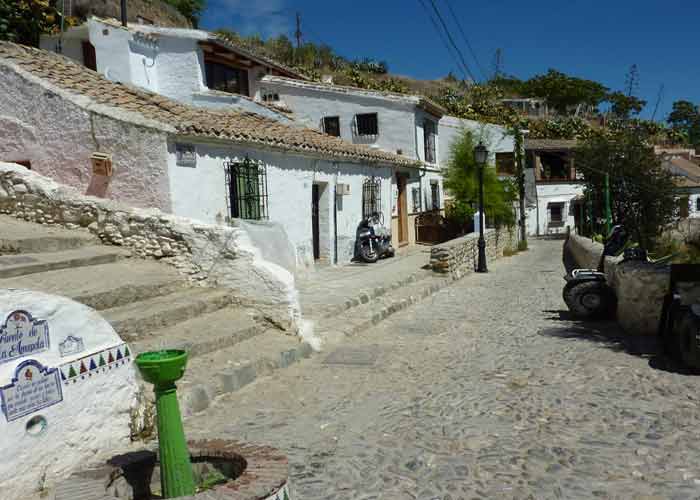 Maisons dont les murs ont t blanchis  la chaux (Grenade, Espagne)