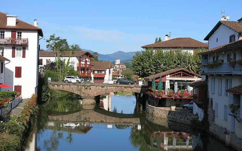 Vue depuis le pont de l'église de Saint-Jean-Pied-de-Port