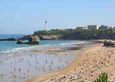 Vue sur le phare et la Grande Plage de Biarritz