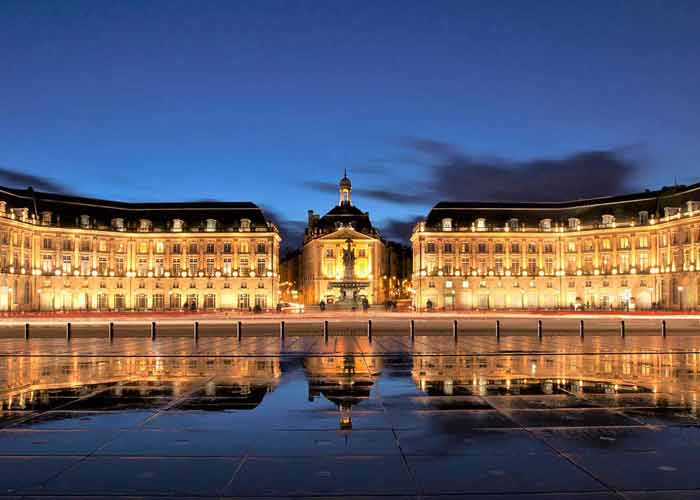 Place de la Bourse et son miroir d’eau à Bordeaux