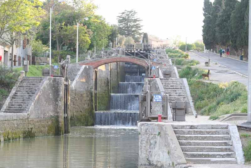 Ecluses de Fonseranes, ouvrage majeur du canal du Midi situé à Béziers