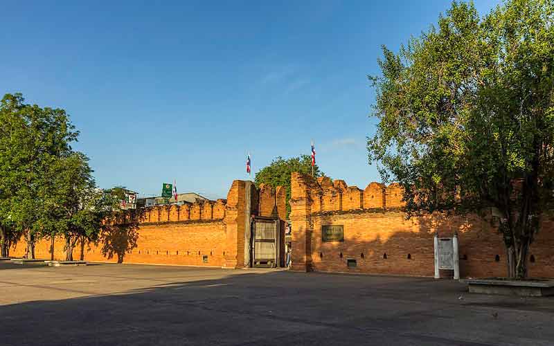 Porte Est (Phae Gate) des remparts de Chiang Mai