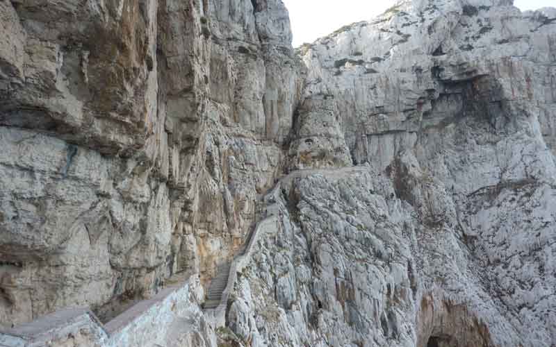 Escala del Cabirol, escalier bâti dans la roche