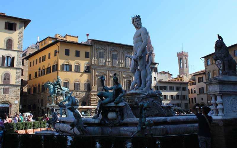 Fontaine de Neptune sur la piazza della Signoria à Florence