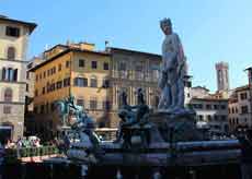 Fontaine de Neptune sur la piazza della Signoria à Florence