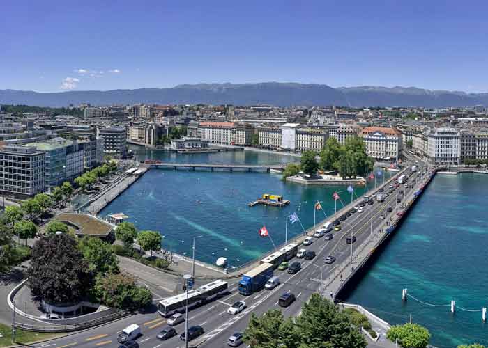 Vue panoramique sur Gen�ve avec le Rh�ne, le pont du Mont-Blanc et les quais