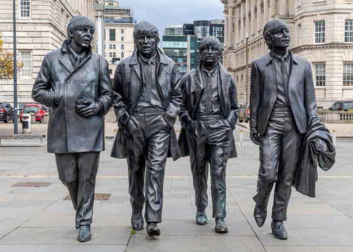 Statue en bronze des Beatles (au bord du fleuve Mersey  Liverpool)