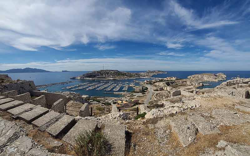 Vue sur l'île de Ratonneau depuis le fort de Ratonneau