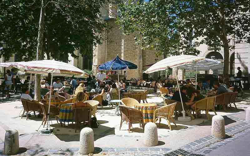 Terrasse de café place Saint-Roch