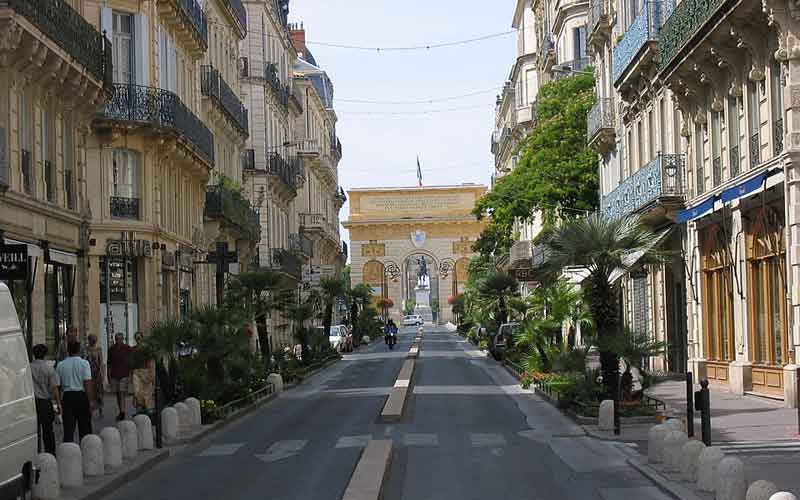 Rue Foch avec vue sur l'Arc de Triomphe