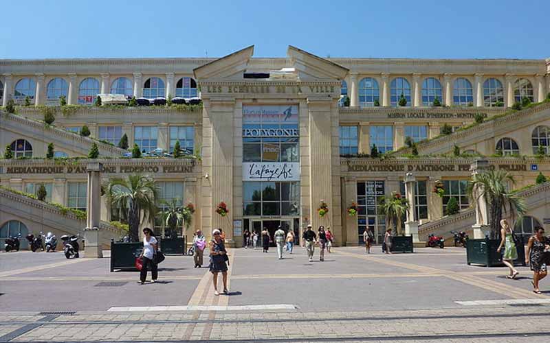 Centre commercial Polygone dans le quartier Antigone à Montpellier